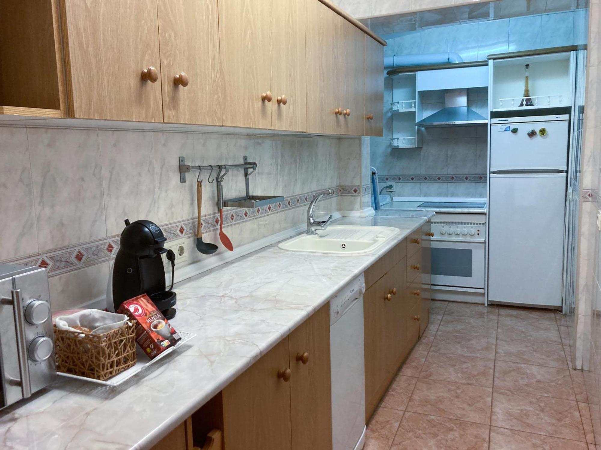 Luninoso Y Practico Apartamento En El Centro Con Amplio Parking Incluido غرناطة المظهر الخارجي الصورة
